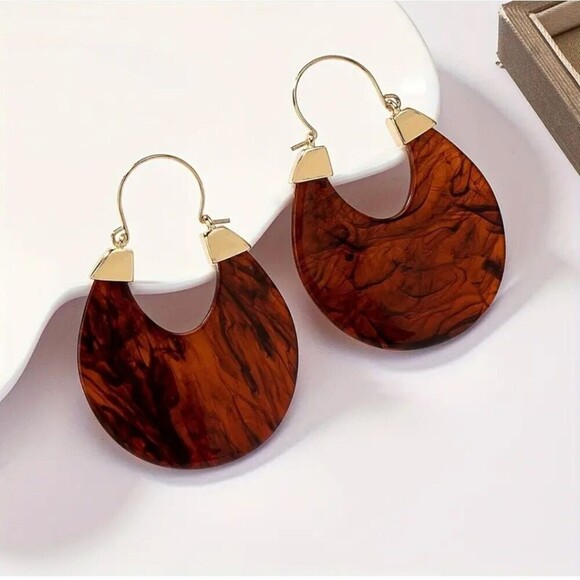 Tortoise brown resin plate drop earrings - Picture 3 of 5